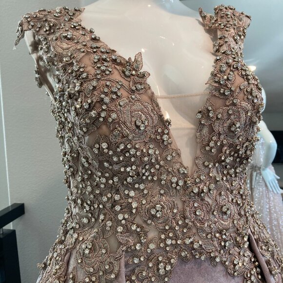 New elegant long dress gown - Picture 4 of 8